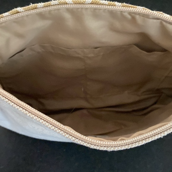 Fun Vacation Clutch - Picture 3 of 3